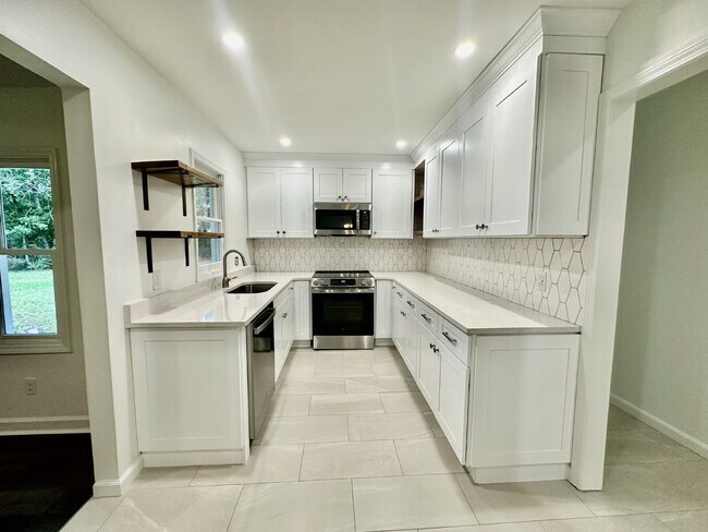 Building Photo - Completely Remodeled Ranch Style Home in the Heart of Downtown Bluffton and no HOA!