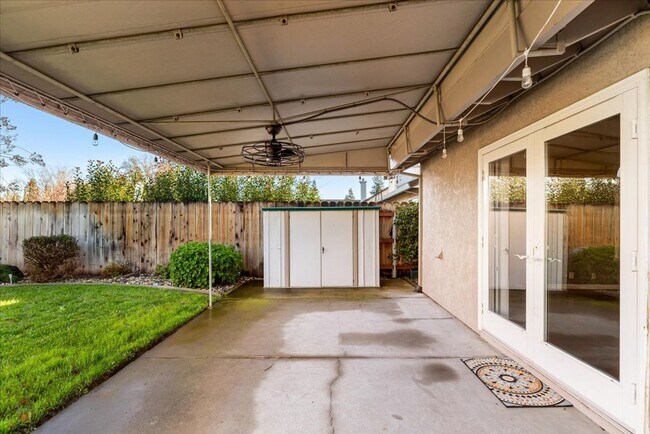 Building Photo - Lovely 3 Bedroom/2 Bath Home Located in Lodi Ca