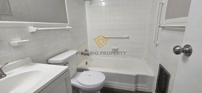 Building Photo - Renovated 1-Bedroom at Campbell Apartments Near Downtown Available NOW!