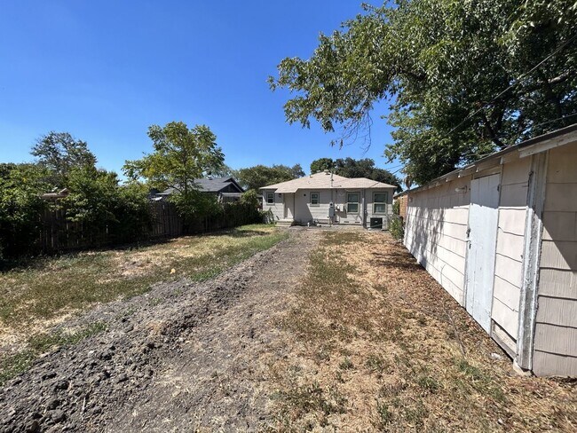 Building Photo - Super Cute, Newly Remodeled, 2bd/1bth hous...