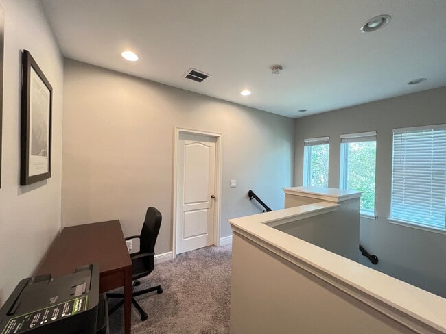 Building Photo - Perfect Home waiting for you! FULLY FURNIS...