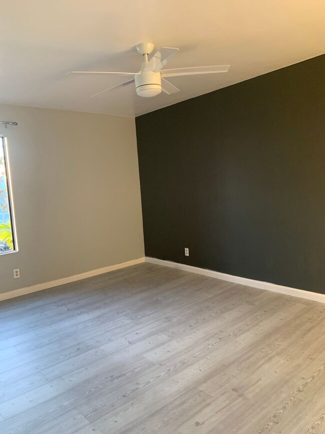 Building Photo - $2,500 - 2 Bed / 2 Bath Condo in East Clai...