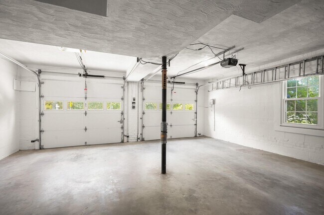 Building Photo - 7109 Radnor Rd