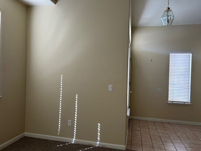 Building Photo - Spacious 4 bedroom, 2.5 Bathroom Available...