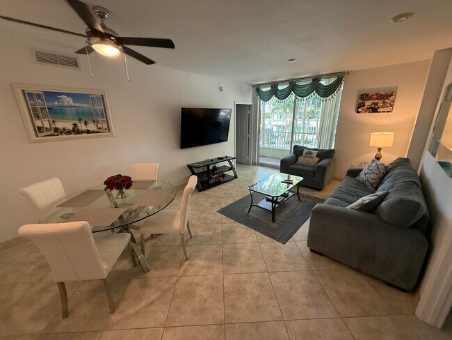 Building Photo - 700 E Boynton Beach Blvd