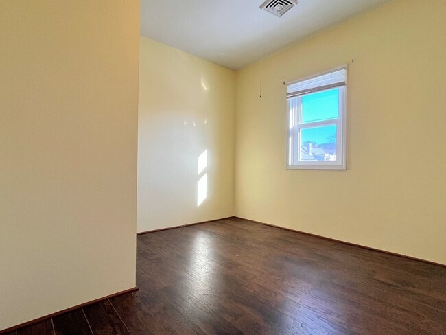 Building Photo - 116 Hawley St