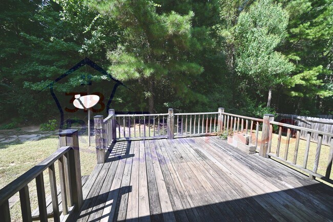 Building Photo - Three Bed, Two Bath Home in Ruston!