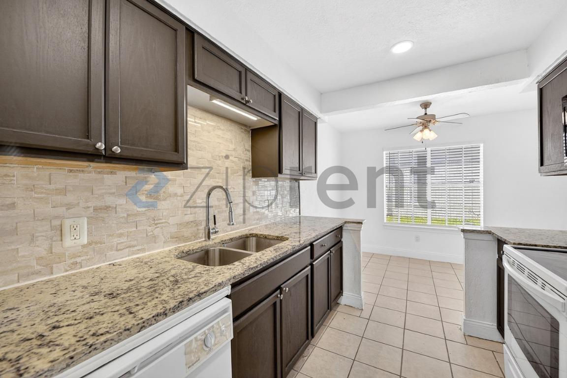 Building Photo - 4624 San Jacinto St