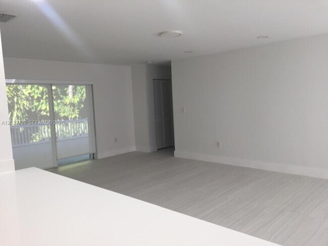 Building Photo - 6622 Acacia Ct