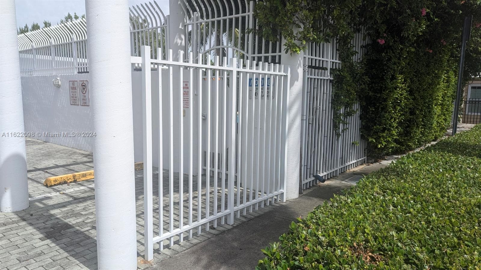 Building Photo - 1401 SW 22nd St