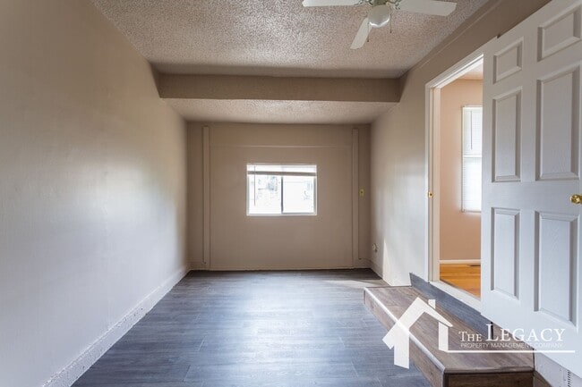 Building Photo - Ranch Style Home