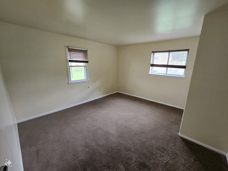 Building Photo - 2218 Hamilton Avenue