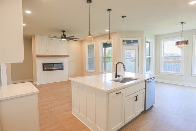 Building Photo - 970 Moksha St