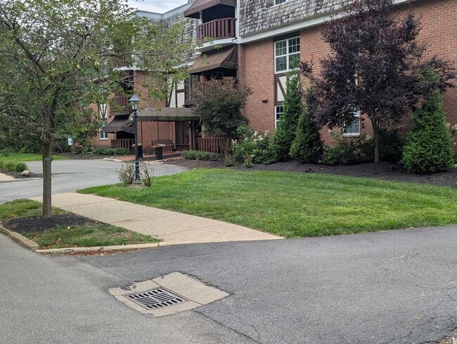 Building Photo - 136 Centennial Ave