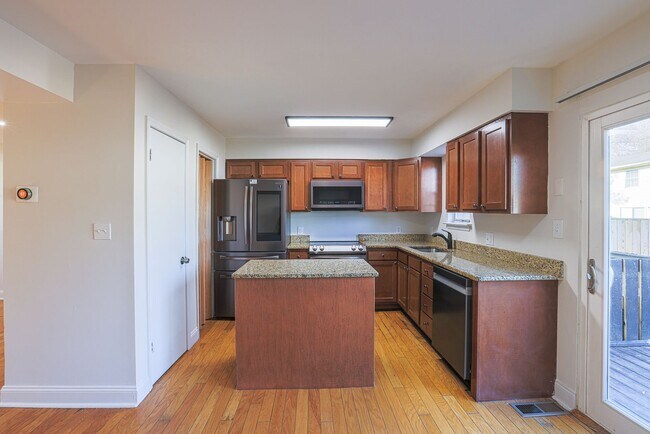 Building Photo - 14 Luffing Ct