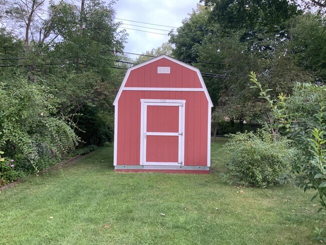 Building Photo - 829 Robinwood Dr