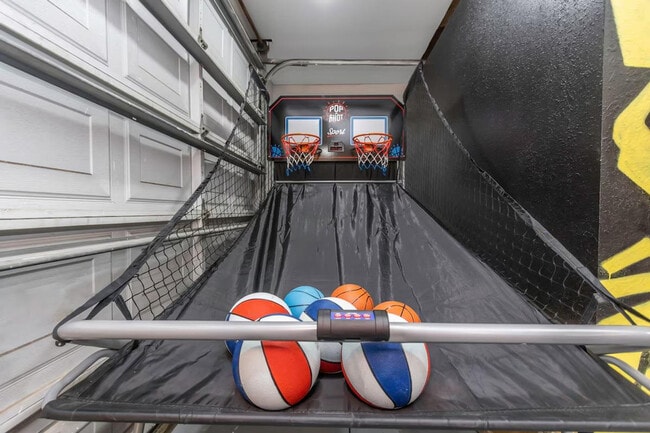 Building Photo - 10755 Clara Ln