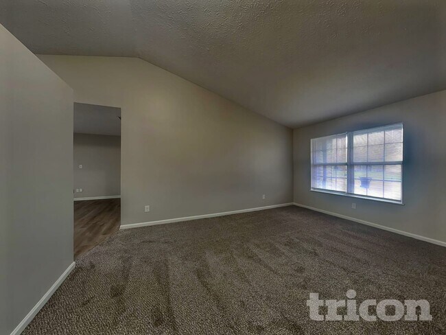 Building Photo - 25 Suncrest Dr