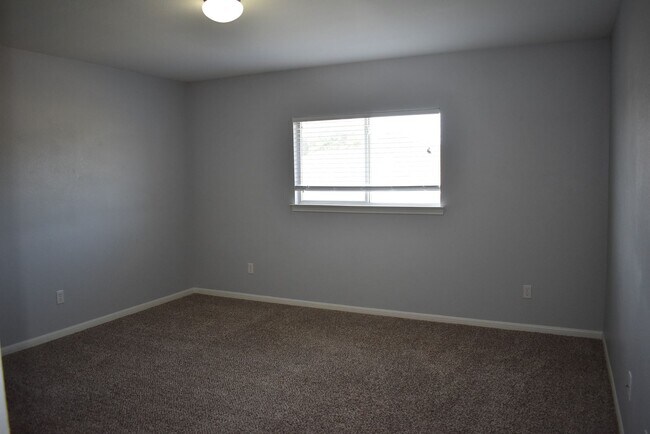 Building Photo - 509 Lakota Ln
