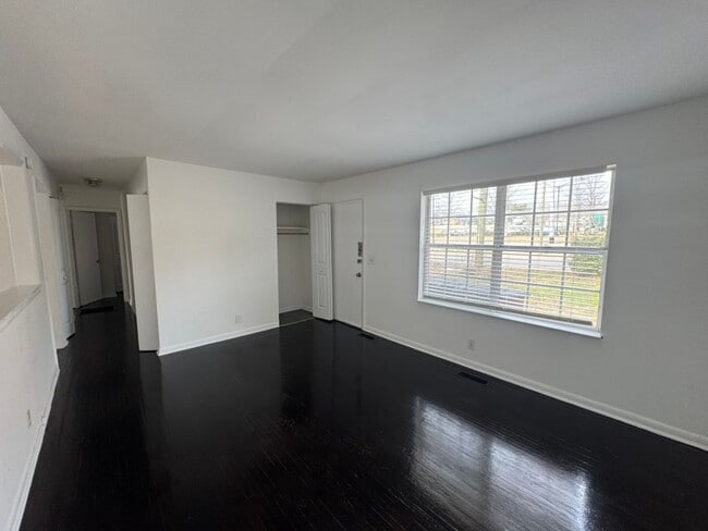 Building Photo - 3 Bedroom, 1 Bath House East Nashville with large back yard!