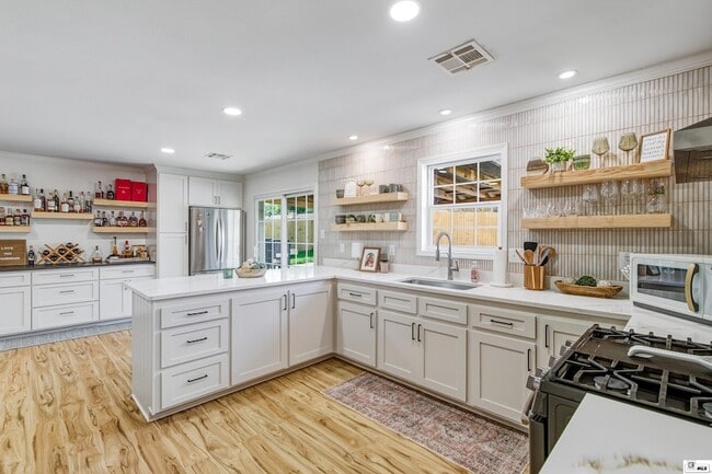 Building Photo - 111 Jennifer Ln