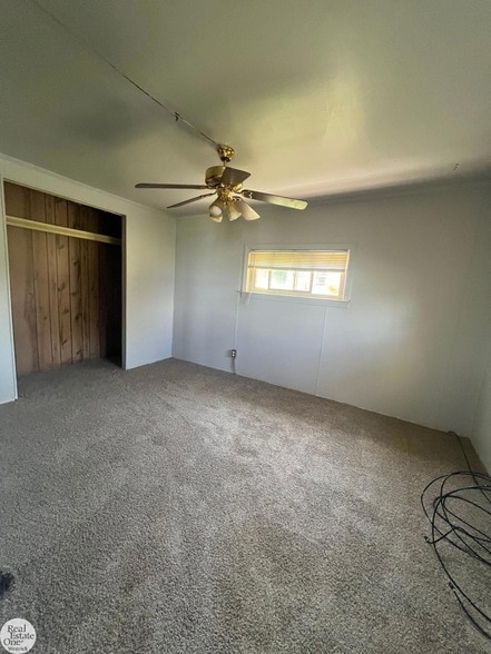 Building Photo - 9237 N River Rd