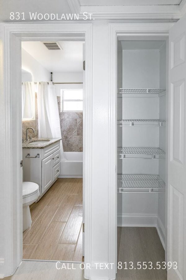 Building Photo - 831 Woodlawn St