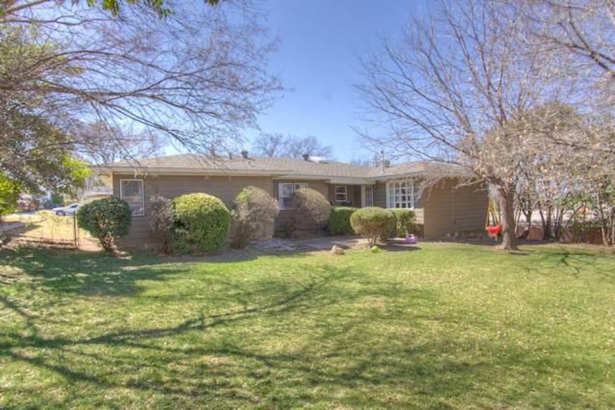 Patio and Large Backyard - 3300 Medina Avenue
