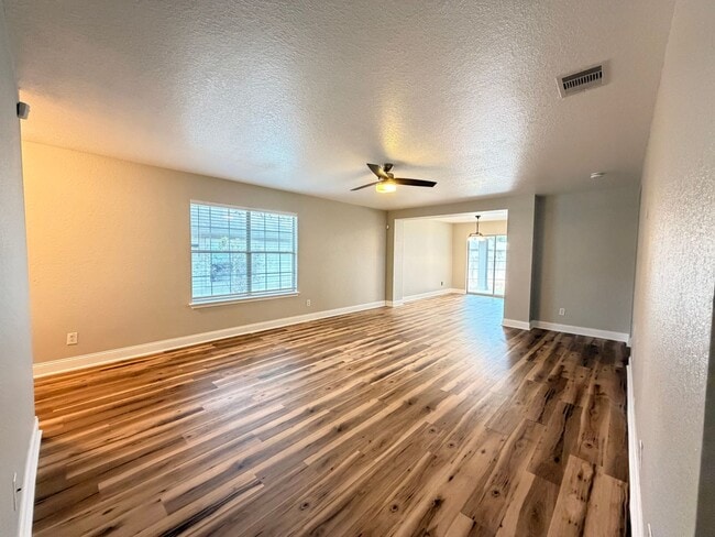 Building Photo - CUTE ONE STORY - 3 BEDROOM / 2 BATH HOME W...