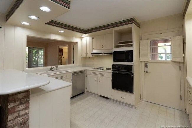 Building Photo - 502 W 33rd St