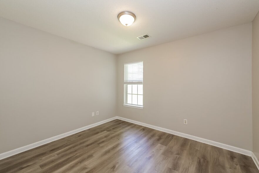 Building Photo - 2458 Kindlewood Dr