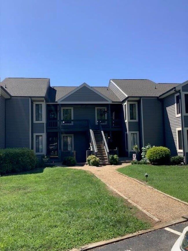 Building Photo - 2302 Deer Run