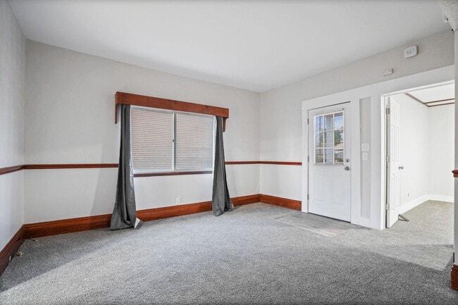 Building Photo - Beautiful Home with Large Two-Car Garage -...