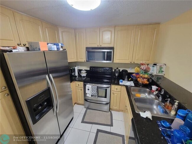 Building Photo - 7260 NW 174th Terrace