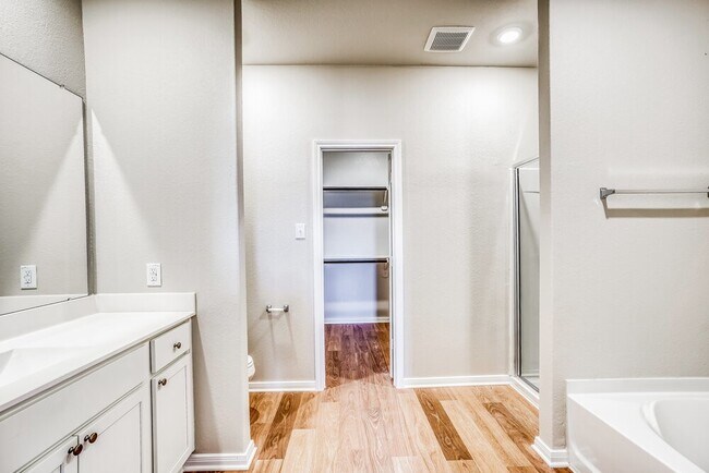 Building Photo - 404 Mustang Trot Dr