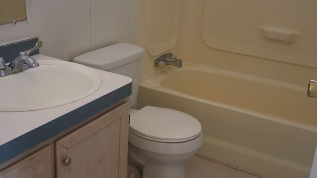 Building Photo - NICE MANUFACTURED HOME!