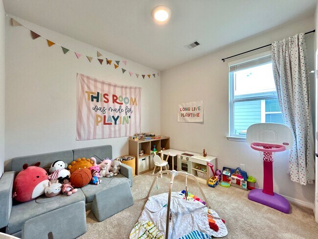 Building Photo - 401 Town Lk Bnd