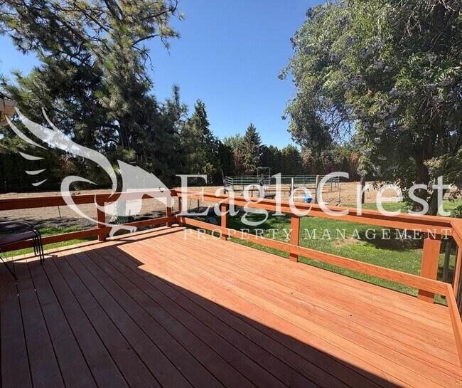 Building Photo - Beautiful Five Bedroom Home with Acreage