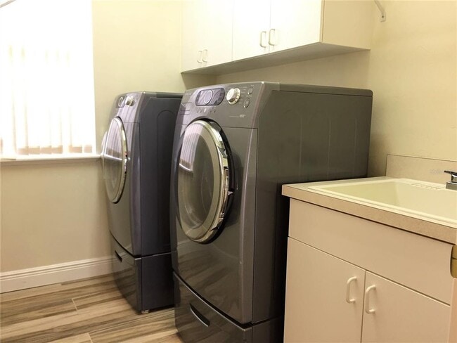 Building Photo - 4414 SW 91st Dr