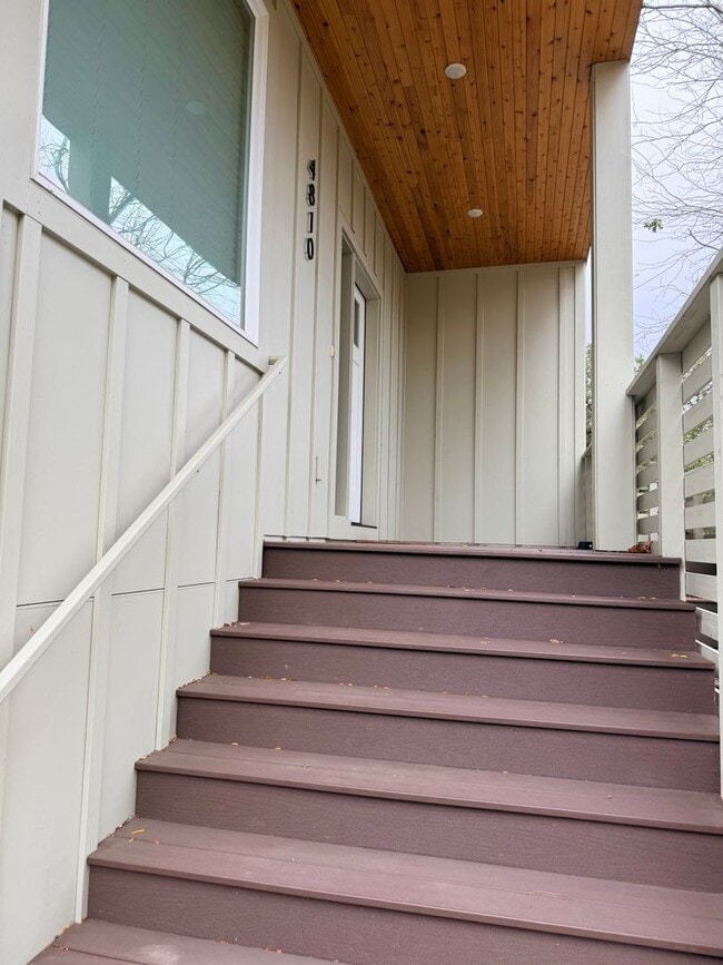 Building Photo - 4 bed/3.5 Bath Townhouse in Richmond Neigh...