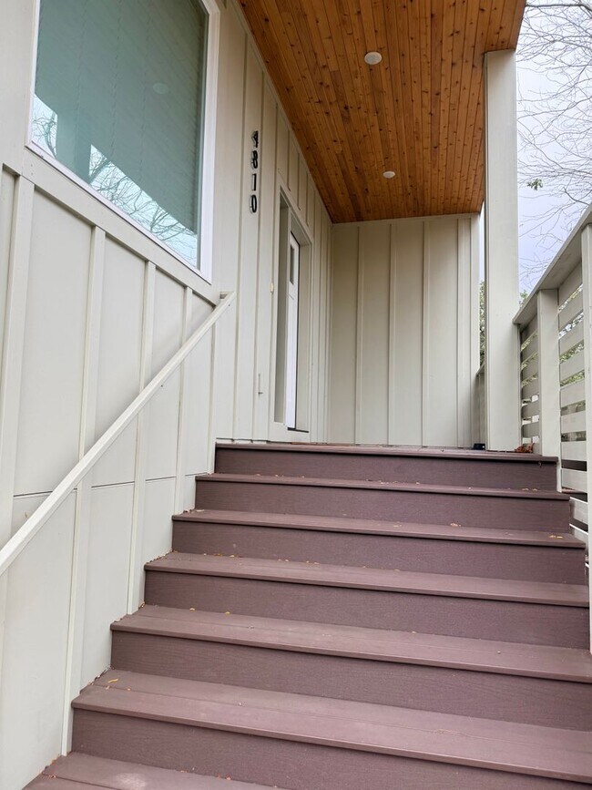 Building Photo - 4808 SE Franklin St