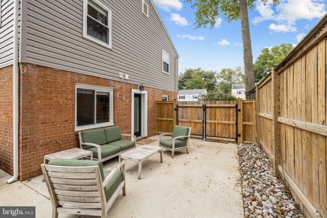 Building Photo - 5820 Fifer Dr