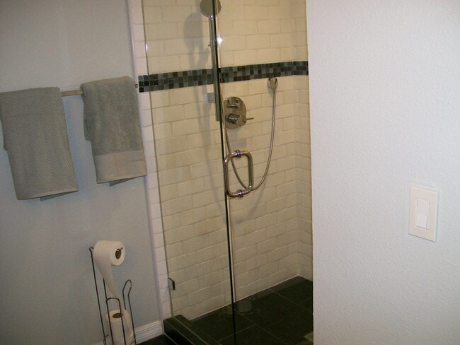 Building Photo - 35032 Mission Hills Dr