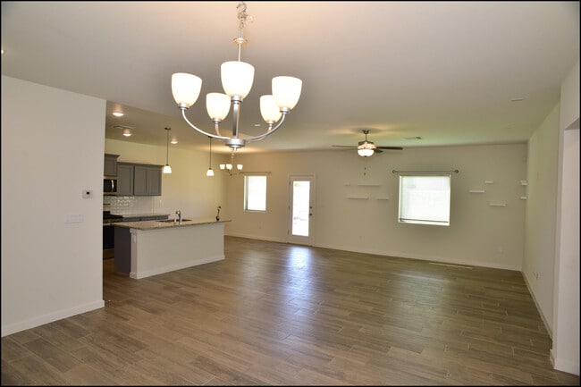 Building Photo - 3545 Essence St