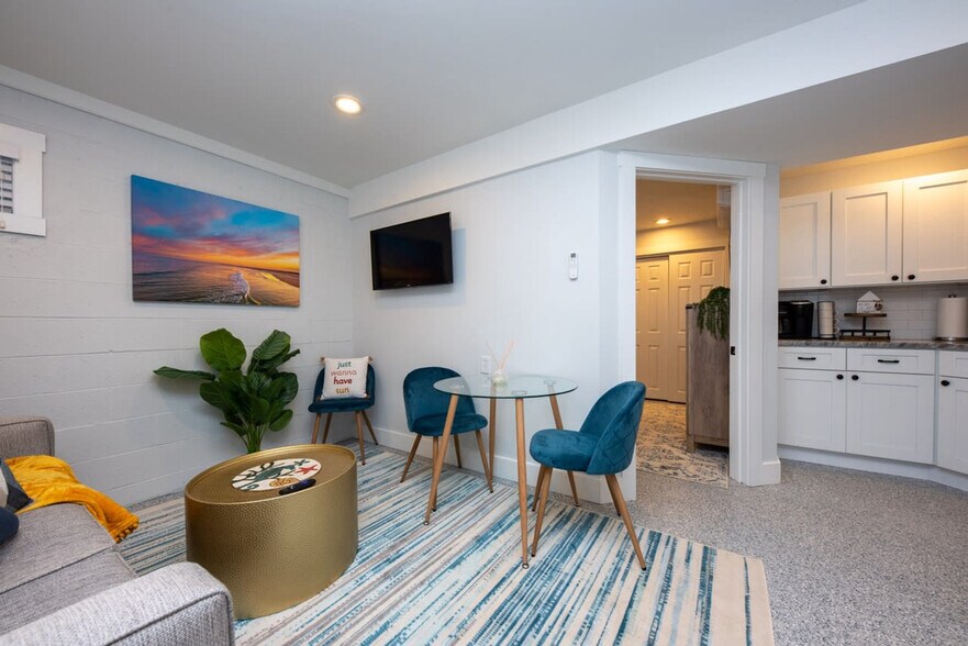 Building Photo - 1140 Simpson Ave