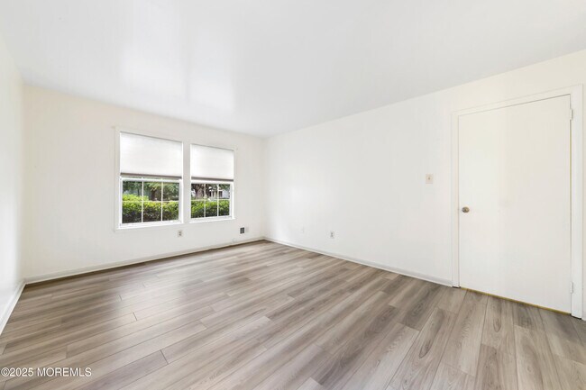 Building Photo - 309 Trinity Ct