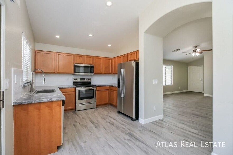 Building Photo - 2472 W Wrangler Way