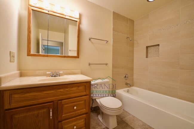 Building Photo - 801 Chamberlain Ct