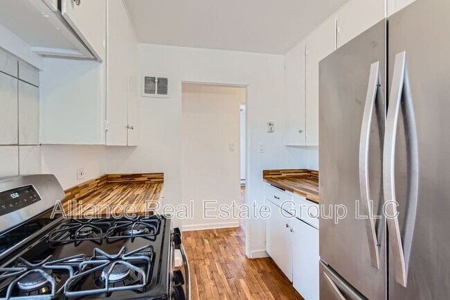 Building Photo - 2110 S Sherman St