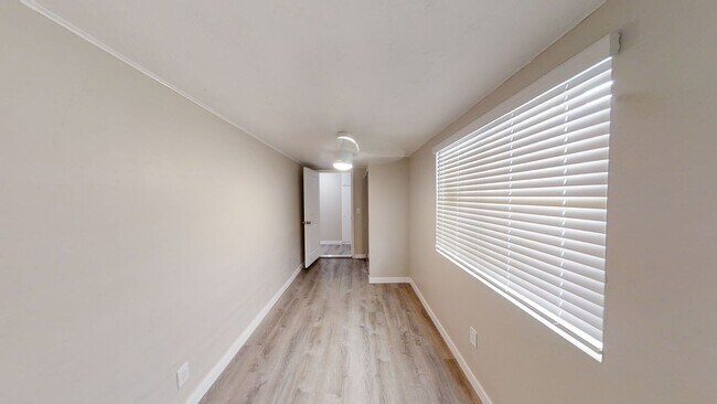 Building Photo - Remodeled!! 5BD/2BA on Campanile